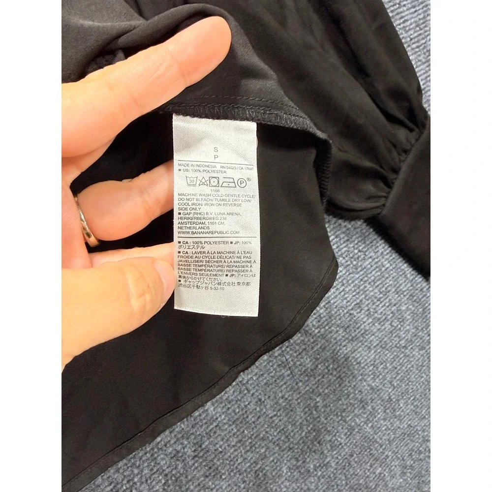 Banana Republic Blouse Women Small Black V-Neck Long Sleeve Satin Luster
